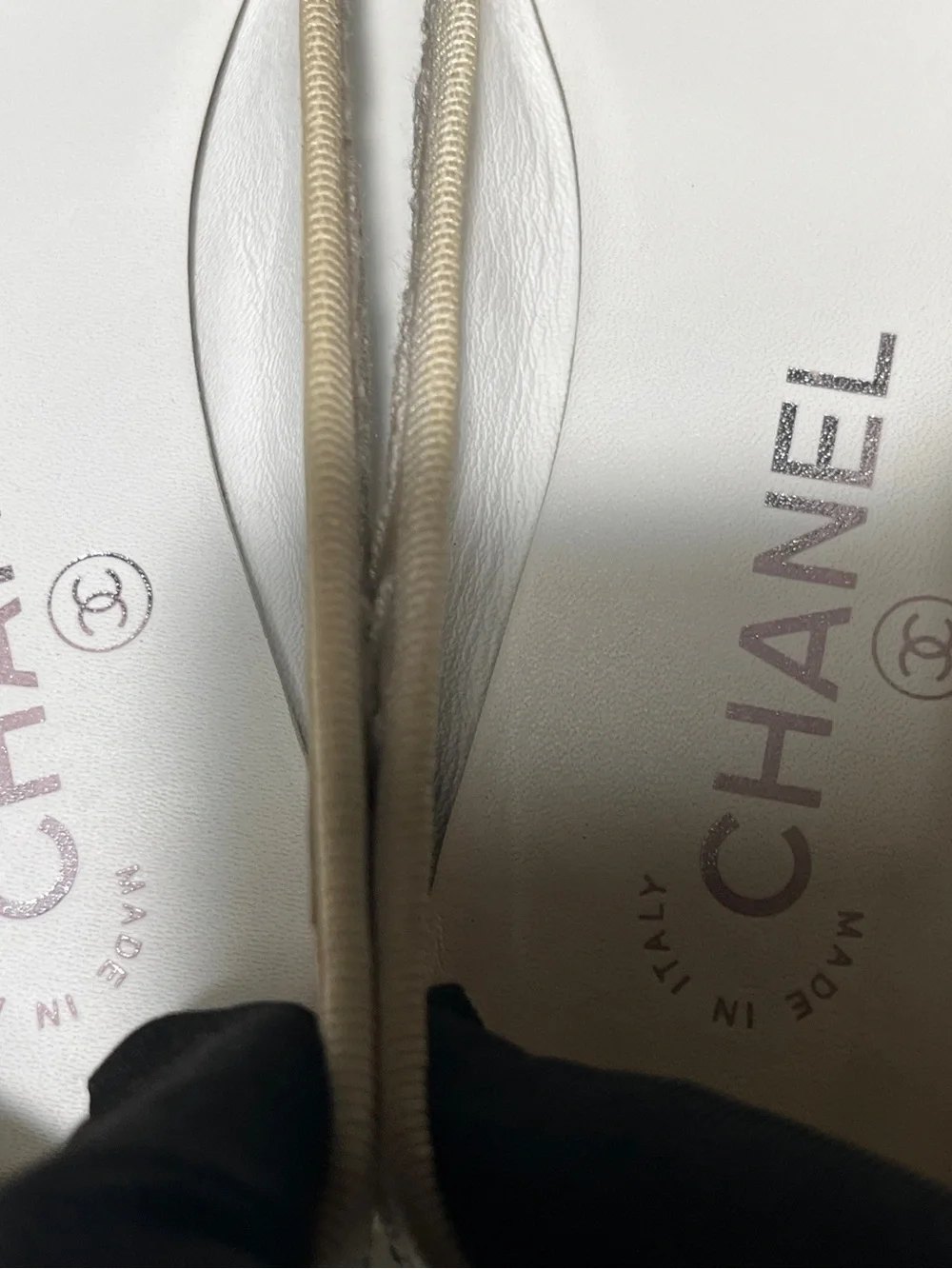 CHANEL white and Black Cap-Toe Ballet Flats with White Bow